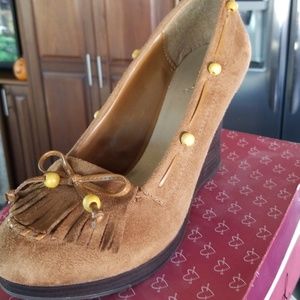 Wedge shoes